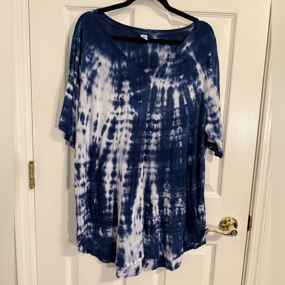 Old Navy Blue and White Tie-Dye Women's Tee